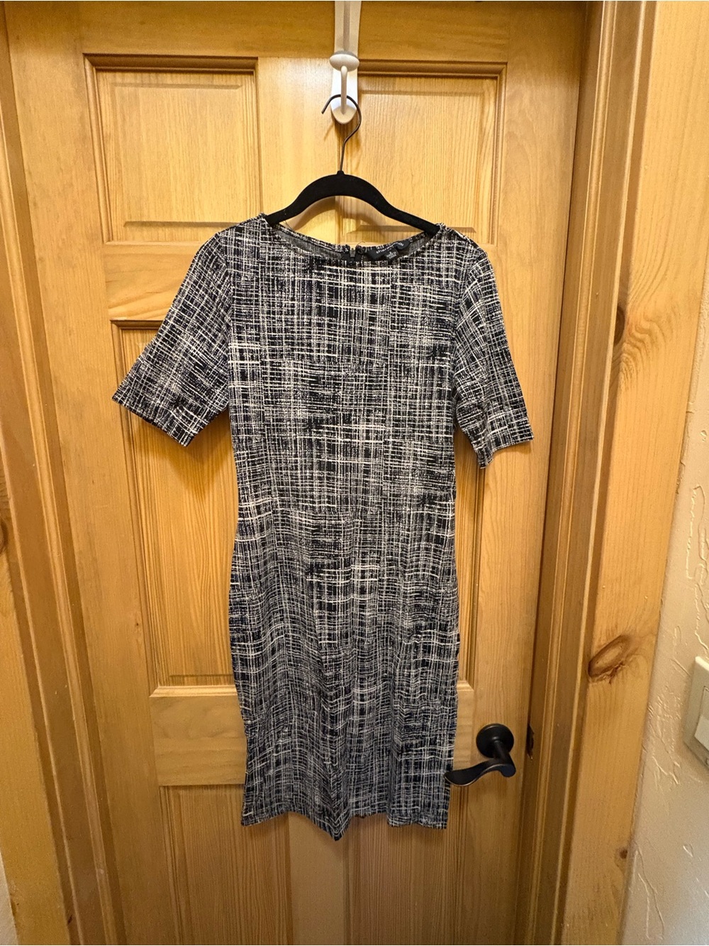 Sharagano Black & White Textured Knit Midi Dress